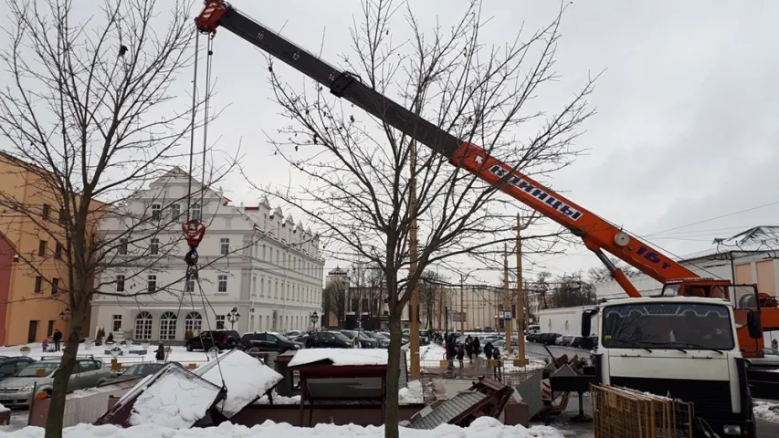 У Гродне знеслі знакамітую грамадскую прыбіральню-"метро" (фота)