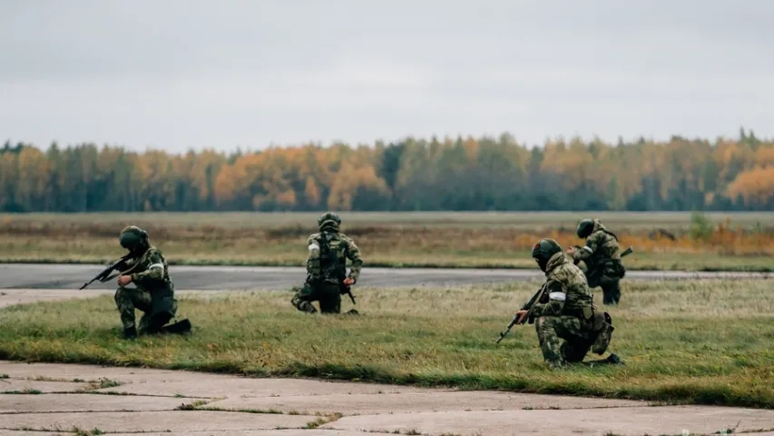 У Бабруйску спецназ вызваляў "захоплены" праціўнікам аэрадром