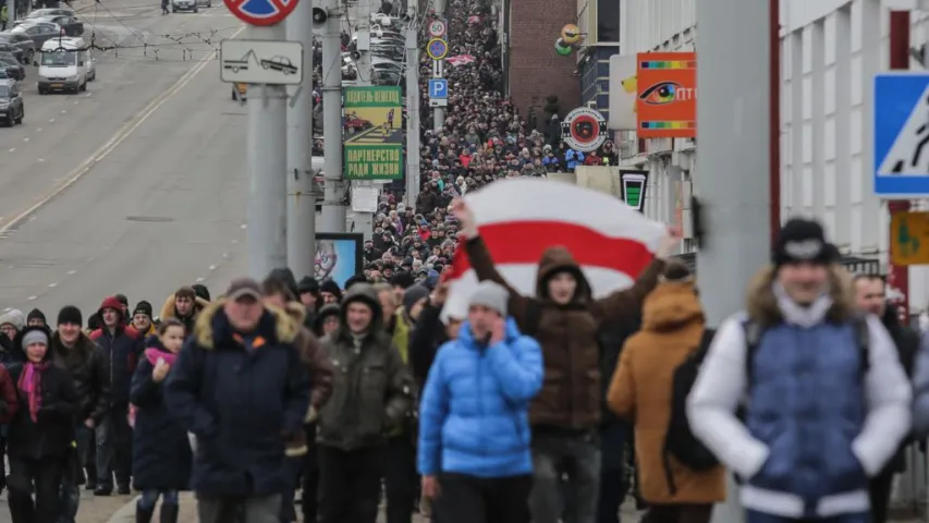 У Віцебску затрымлівалі хлопцаў, якія прыйшлі на афіцыйную акцыю