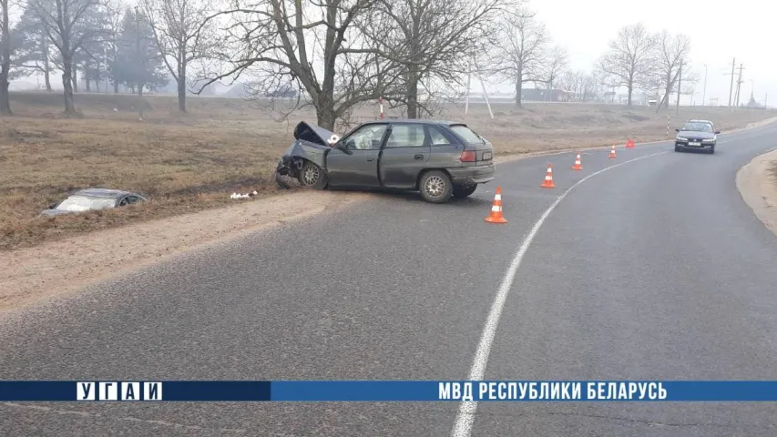 Пад Смалявічамі ў лабавым сутыкненні "Опеля" і "Мазды" пацярпелі 5 чалавек