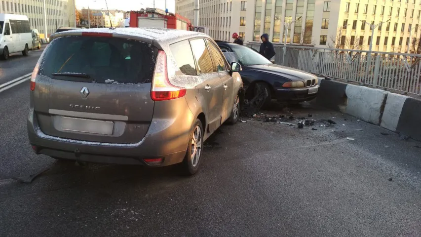 На МКАД перакуліўся мікрааўтобус, былі перакрыты дзве паласы руху