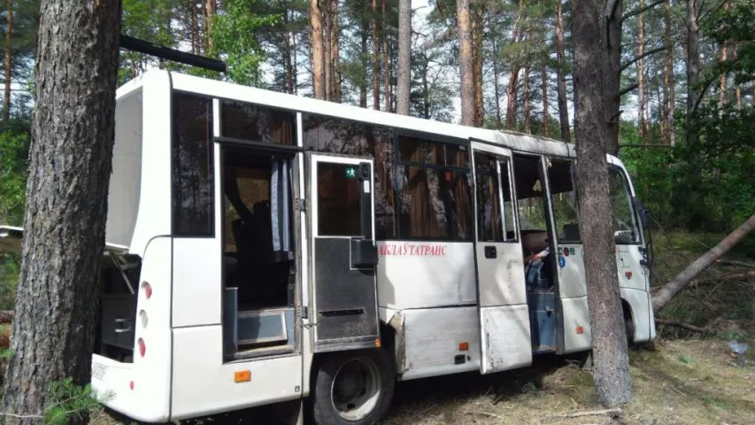 ДТП под Воложином: водитель рейсового автобуса умер за рулём, трое пострадавших