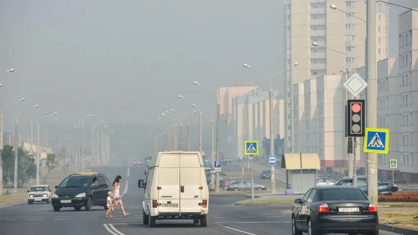 Бабруйск зацягнула дымам: пад горадам тлеюць былыя палі фільтрацыі (фота)