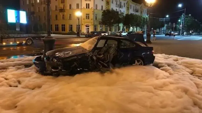 ДТЗ у Барысаве: Выратавальнікі дэблакавалі кіроўцу з разбітай машыны