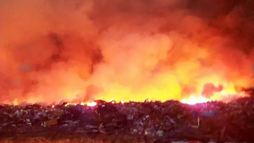 Пажар на сметніку ў Барысаве тушылі пяць гадзін