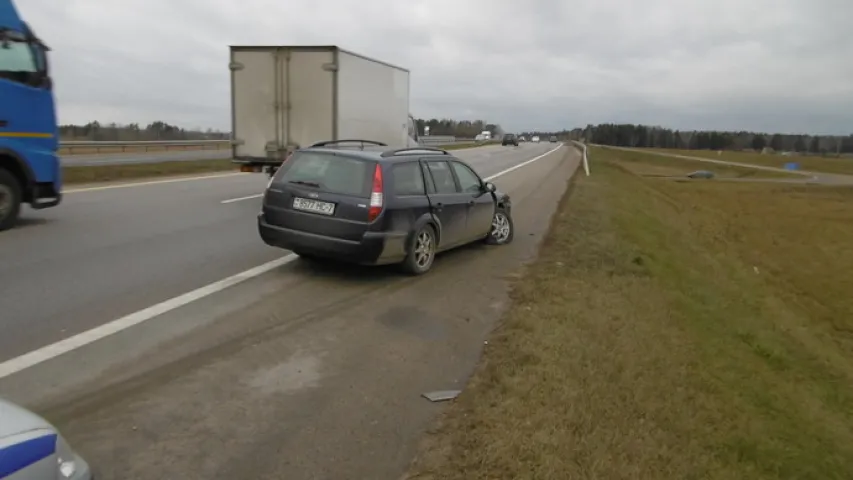 П'яныя мужчыны на скрадзеным Ford Mondeo сутыкнуліся з Toyota RAV4 (фота)