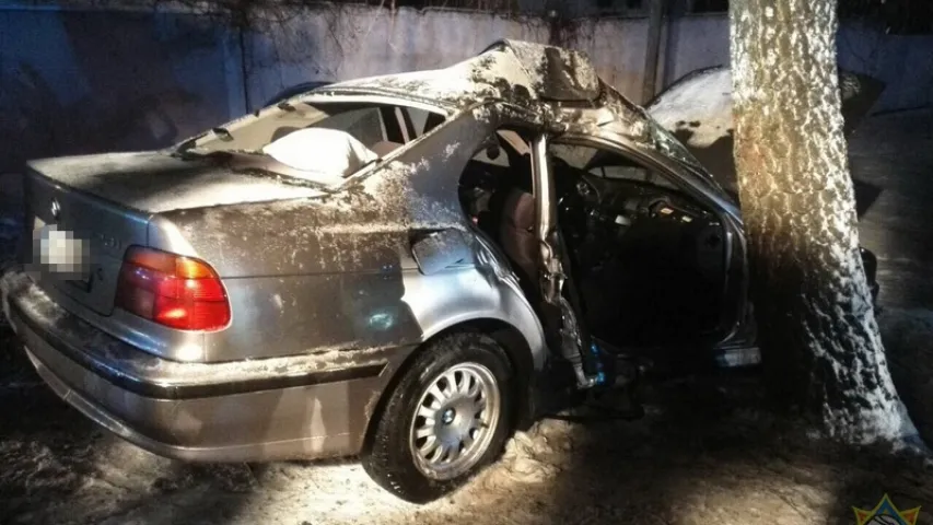 Пасля аварыі БМВ у Брэсце ратавальнікам давялося дэблакаваць пацярпелую