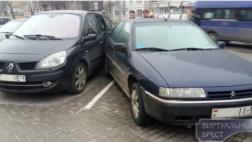 У Брэсце BMW пратараніў аўтамабілі на стаянцы Следчага камітэта