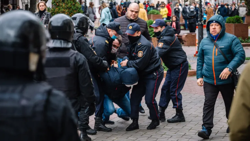 Сайт "Бинокль" аднавіў фота з маршу ў Брэсце, знішчаныя міліцыянтамі