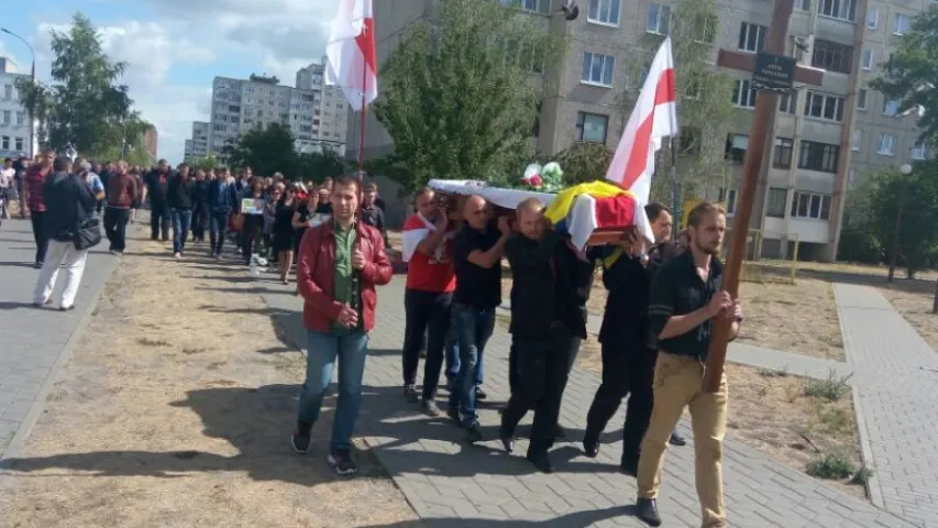 У Брэсце прайшла жалобная цырымонія развітання з Алесем Чаркашыным (фота)