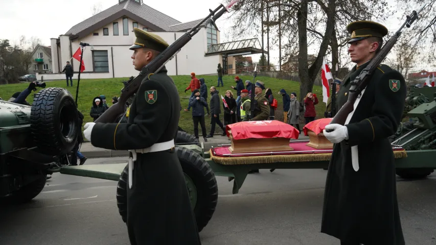 На могілках Росы ў Вільні адбылося ўрачыстае перапахаванне Каліноўскага