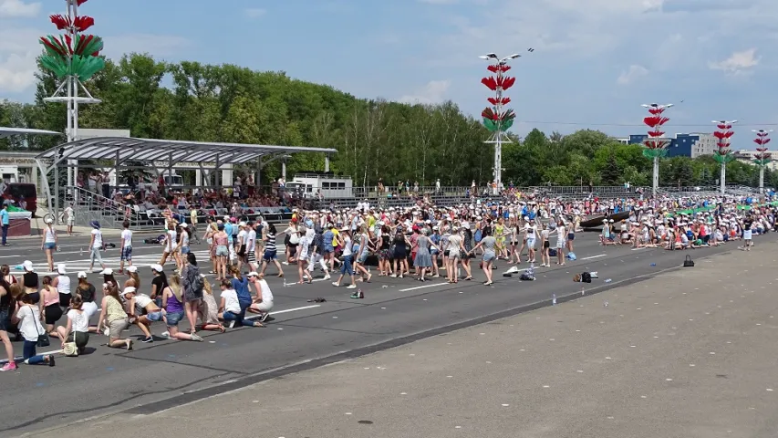 Як адбываецца рэпетыцыя параду да Дня незалежнасці (забаўнае відэа)