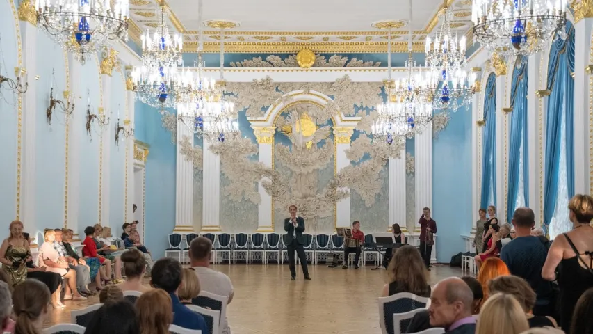 Інклюзіўны баль у Мінску: вельмі прыгожа, але танцораў на вазках амаль не было