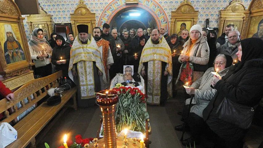 Гітарыста "Ляпіса Трубяцкога" Руслана Уладыку пахавалі пад Мінскам (фота)