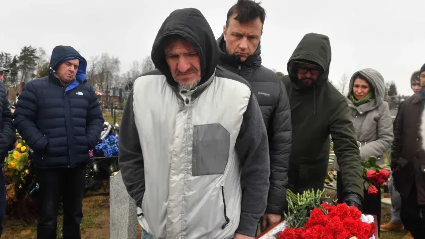 Гітарыста "Ляпіса Трубяцкога" Руслана Уладыку пахавалі пад Мінскам (фота)