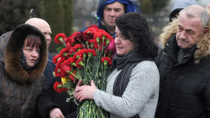 Гітарыста "Ляпіса Трубяцкога" Руслана Уладыку пахавалі пад Мінскам (фота)