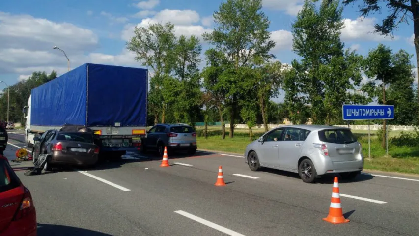 Відавочцы ДТЗ і інспектар ДАІ дапамаглі чацвярым дзецям з пабітай машыны