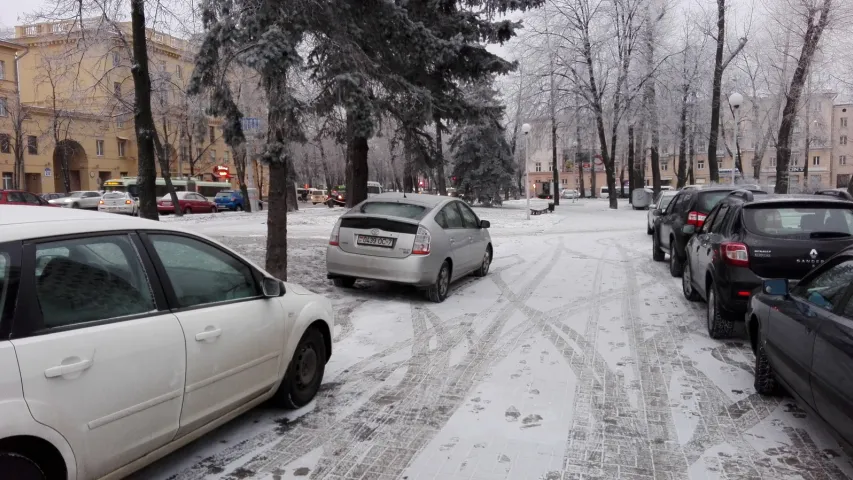 Можно ли победить “паркунов” в Минске? Противостояние у здания МАРТ и Минспорта