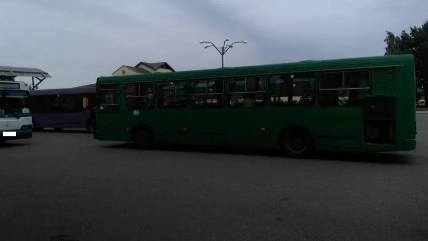 Кіроўцы злівалі паліва з аўтобусаў проста на вакзале