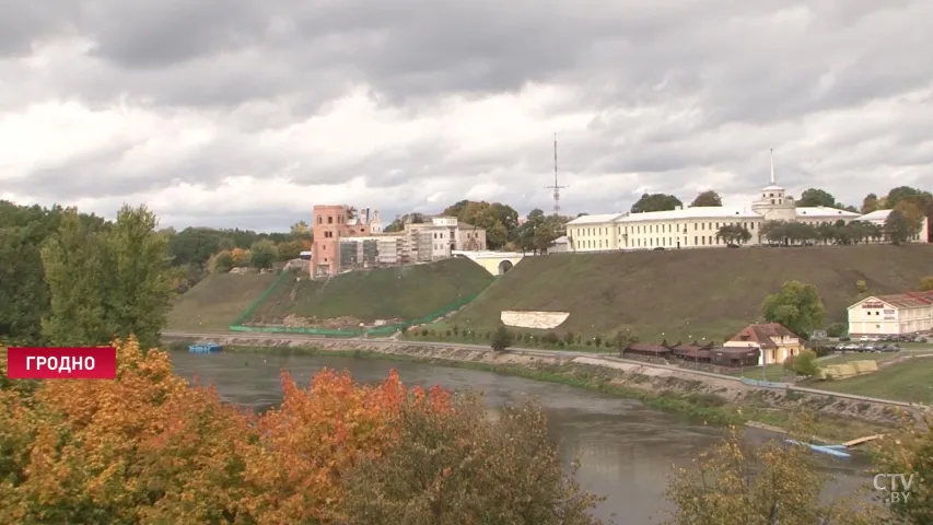 Вежу Старога каралеўскага замка ў Гродне ўпрыгожаць партрэтамі князёў ВКЛ