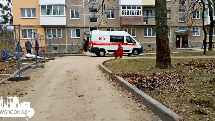 З даху пяціпавярховіка ў Гродне звалілася люлька з будаўніком