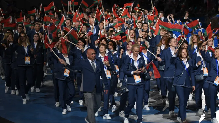 Першы дзень Еўрагульняў: прыгожыя валанцёры, чэргі, кранальнае гістарычнае шоў