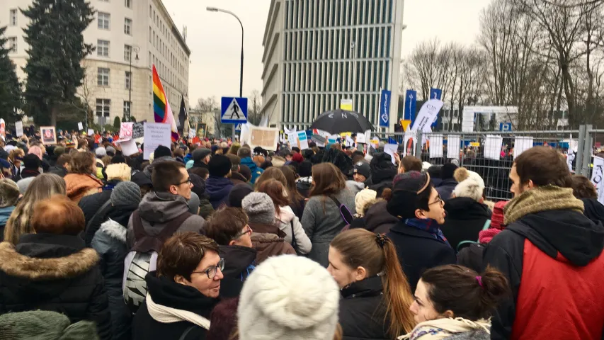 “Чорная пятніца” ў Варшаве, жанчыны выйшлі на вуліцы (фота)