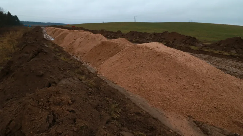 Пад Маладзечнам, нягледзячы на пратэсты, пачалі будаваць свінакомплекс (фота)