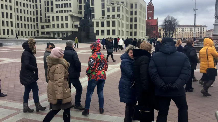 Фотарэпартаж. Як сотні індывідуальных прадпрымальнікаў чакалі міністра