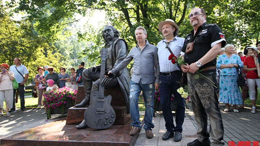 У Мінску ўрачыста адкрылі помнік Уладзіміру Мулявіну (фота)