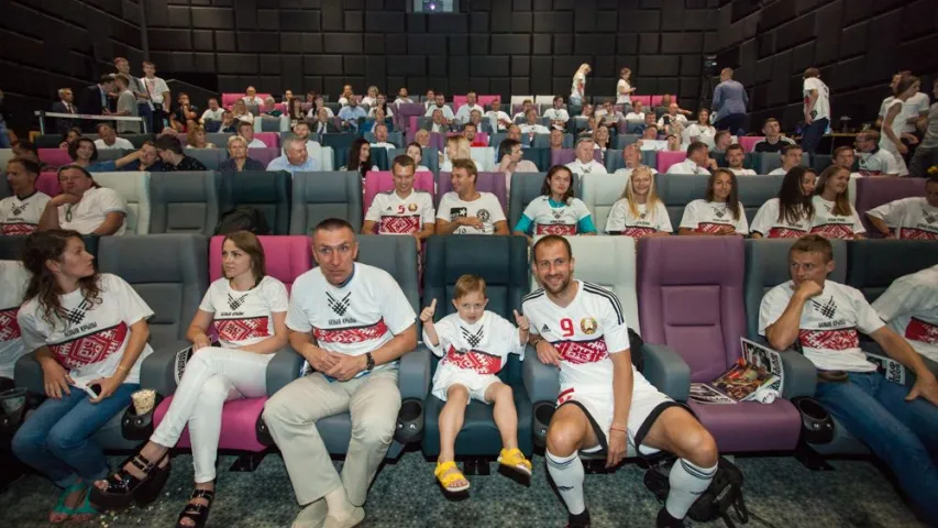 Фотарэпартаж з прэзентацыі футбольнай формы зборнай Беларусі з арнаментам