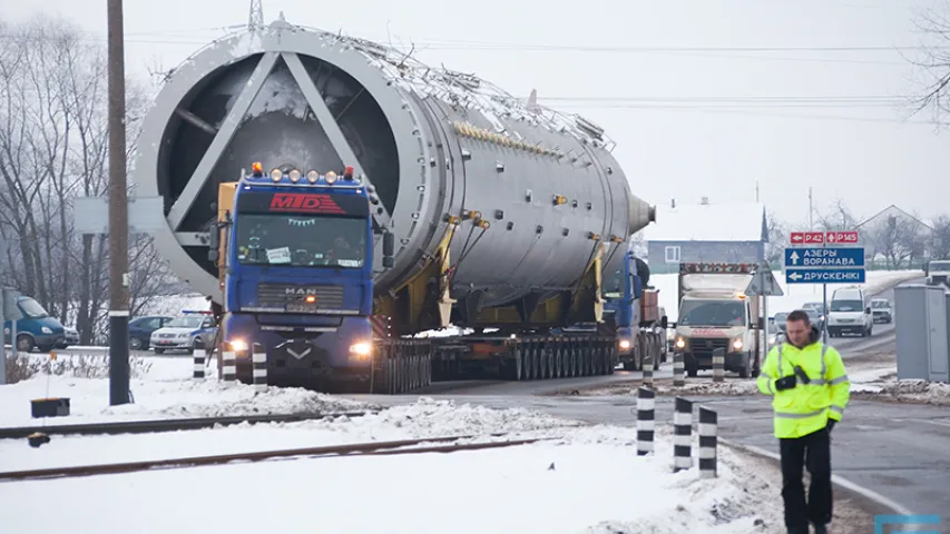 У Гродна на "Азот" прывезлі вежу, якая каштуе тры мільёны еўра (фота)