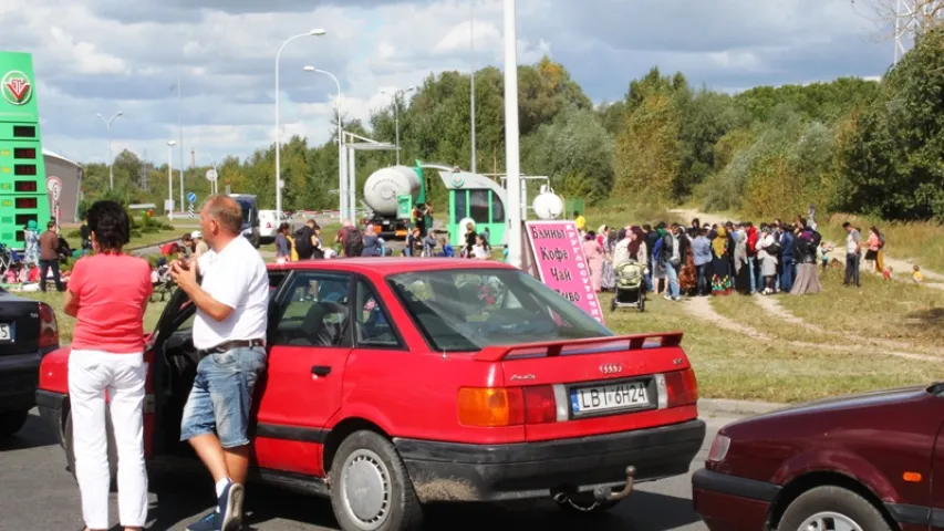 У Брэсце другі дзень запар стаіць стыхійны лагер уцекачоў з Чачні (фота)