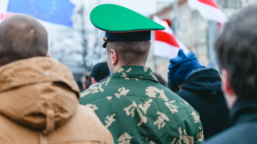 Фотарэпартаж з мінскай акцыі "Шэсце нацыянальнага сцяга"