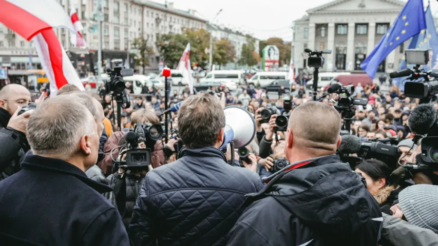 Фотарэпартаж з мінскай акцыі "Шэсце нацыянальнага сцяга"