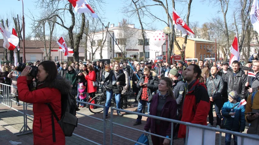 Мітынг, кірмаш рамёстваў і рок-канцэрт. “Свята незалежнасці” ў Брэсце