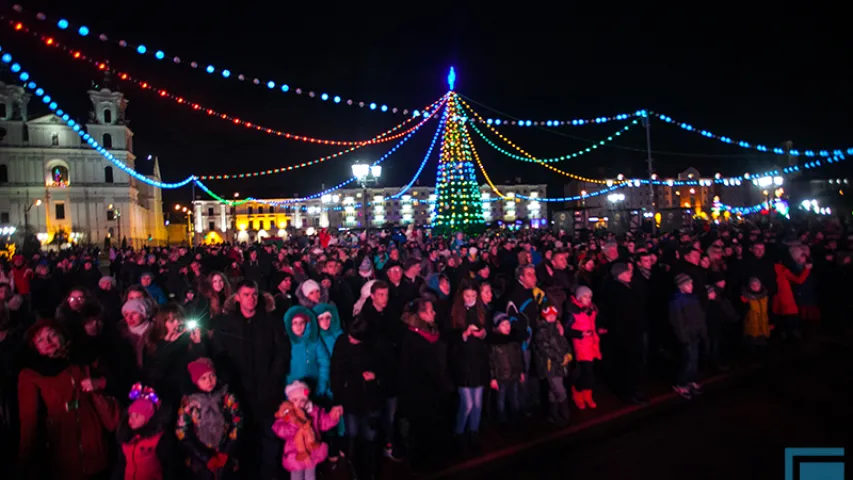 У Гродне на плошчы "танцаваў" палац (фота, відэа)