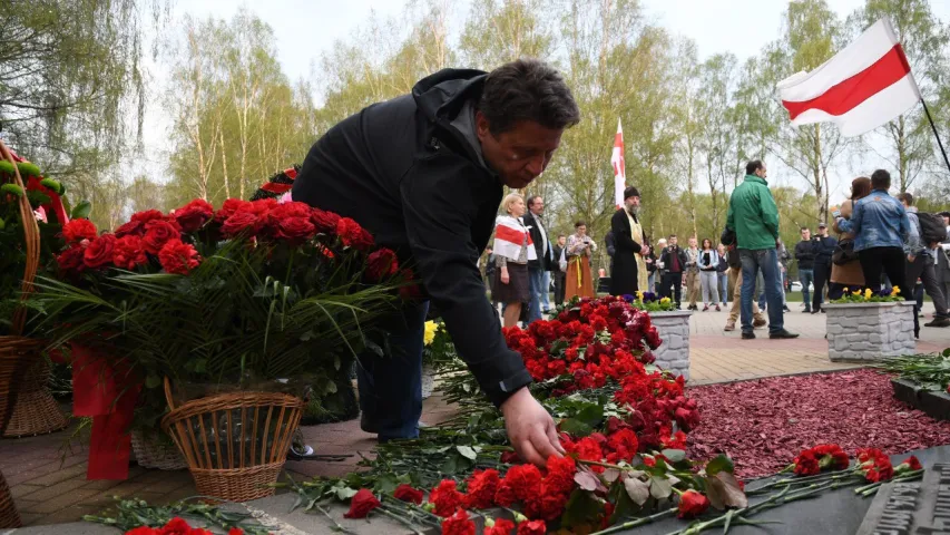 Некалькі дзясяткаў чалавек прайшлі шэсцем да парку Дружбы народаў (фота)