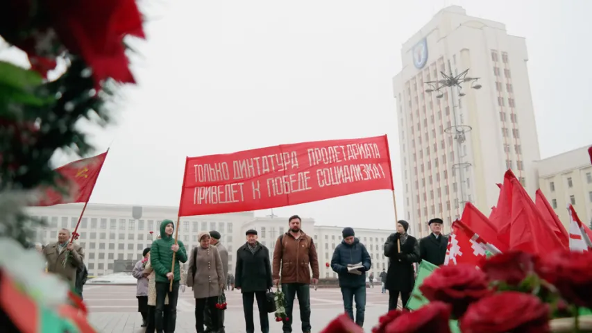 Каля помніка Леніну сёння аншлаг: другая акцыя за дзень (фота)