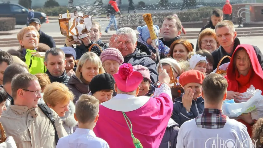 Каталіцкія біскупы дабраславілі велікодныя стравы (фота)