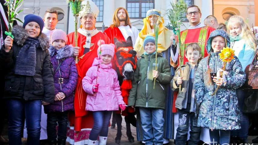 Арцыбіскуп Кандрусевіч узначаліў імшу ў гонар 100-годдзя БНР