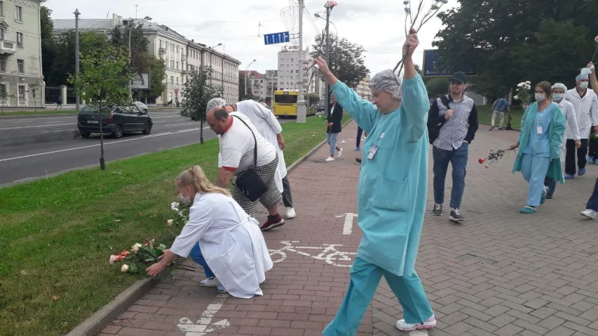 Медыкі 1-й гарадской клінікі Мінска выйшлі ў ланцуг салідарнасці