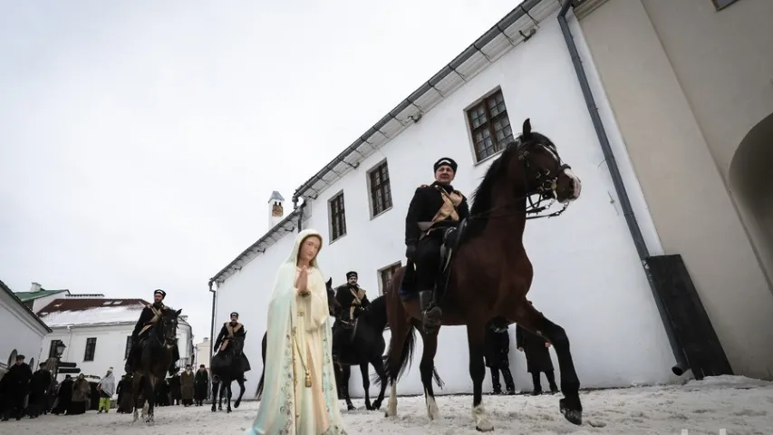 У цэнтры Мінска праходзіла масавая маніфестацыя — гэта здымалі кіно пра Купалу