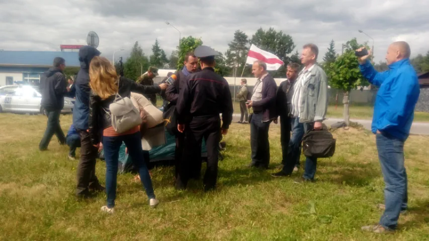 Міліцыя ў Курапатах не дазволіла актывістам усталяваць намёты