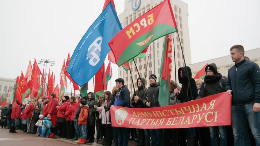 Да помніка Леніну ўсклалі кветкі камуністы, ФПБ і БРСМ (фота)