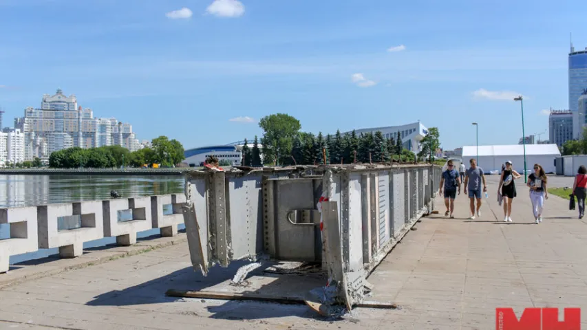 У Мінску дэмантавалі пешаходны мост і абяцаюць пабудаваць новы да 21 чэрвеня