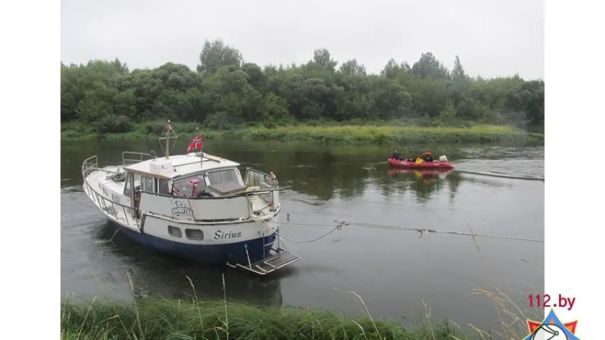 Яхту з нарвежцамі знялі з мелі ў Дубровенскім раёне (фота)