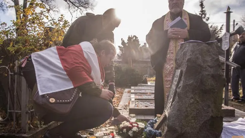 Зянон Пазняк у Вільні адкрываў помнік бацьку Наталлі Арсенневай (фота)