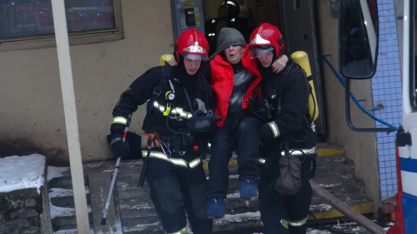 Дзевяць чалавек выратаваныя на пажары ў Мінску, у тым ліку дзіця