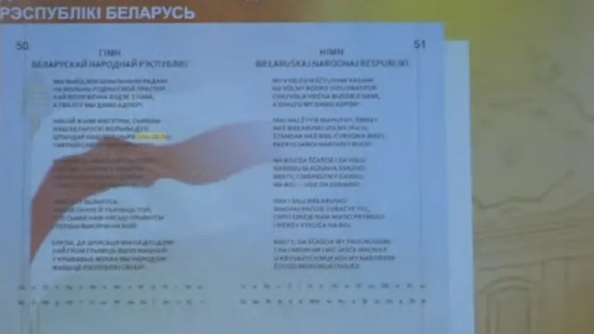 Валерый Кавалеўскі паказаў, як будзе выглядаць пашпарт Новай Беларусі